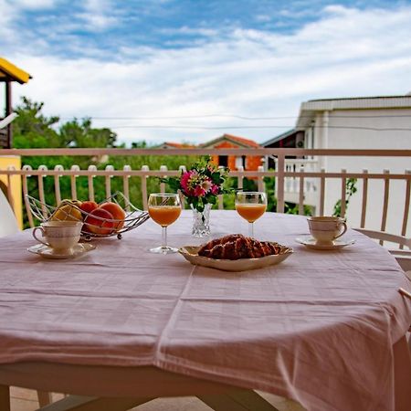 Apartment Tony - 2Bdr Beachfront ยาดริยา ภายนอก รูปภาพ