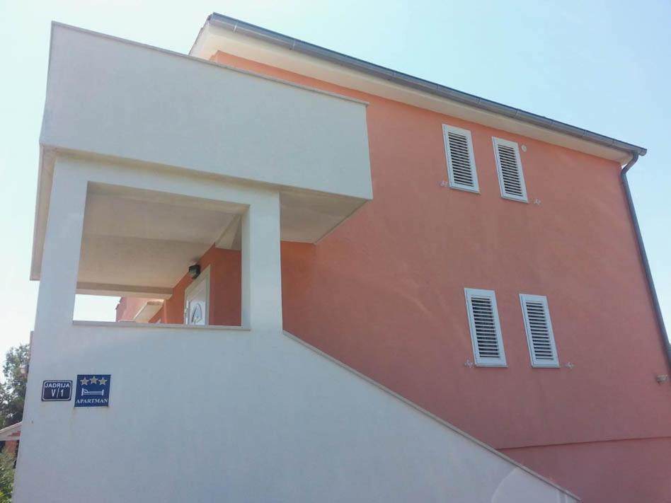 Apartment Tony - 2Bdr Beachfront ยาดริยา ภายนอก รูปภาพ