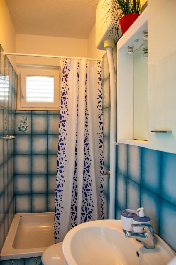 Apartment Tony - 2Bdr Beachfront ยาดริยา ภายนอก รูปภาพ