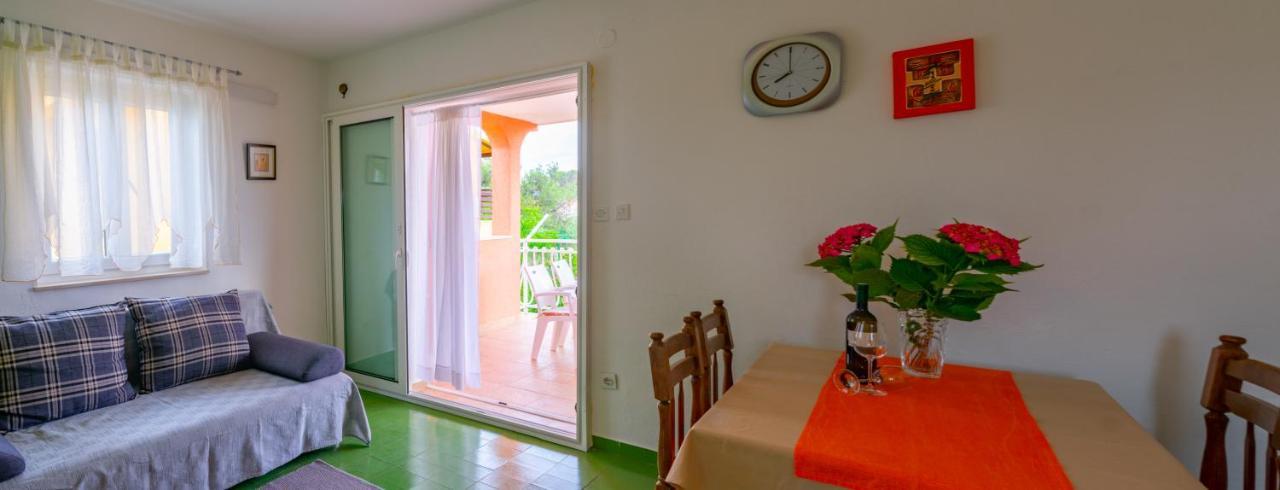 Apartment Tony - 2Bdr Beachfront ยาดริยา ภายนอก รูปภาพ