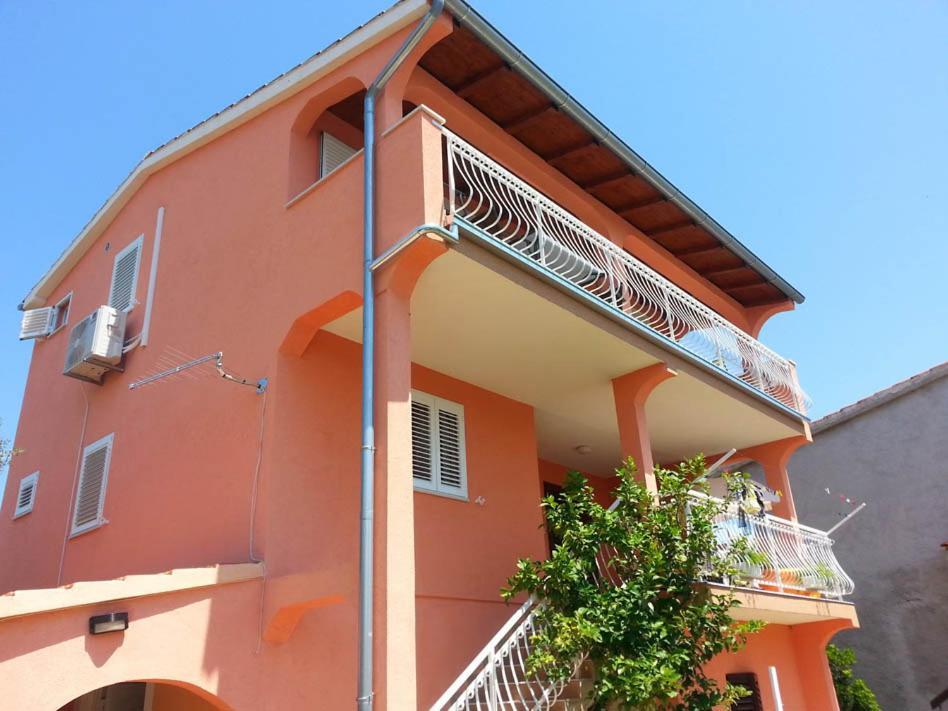 Apartment Tony - 2Bdr Beachfront ยาดริยา ภายนอก รูปภาพ
