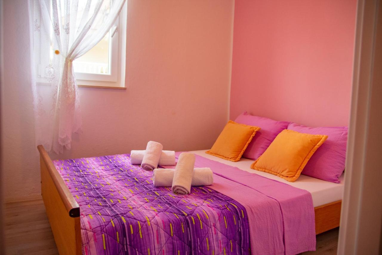 Apartment Tony - 2Bdr Beachfront ยาดริยา ภายนอก รูปภาพ